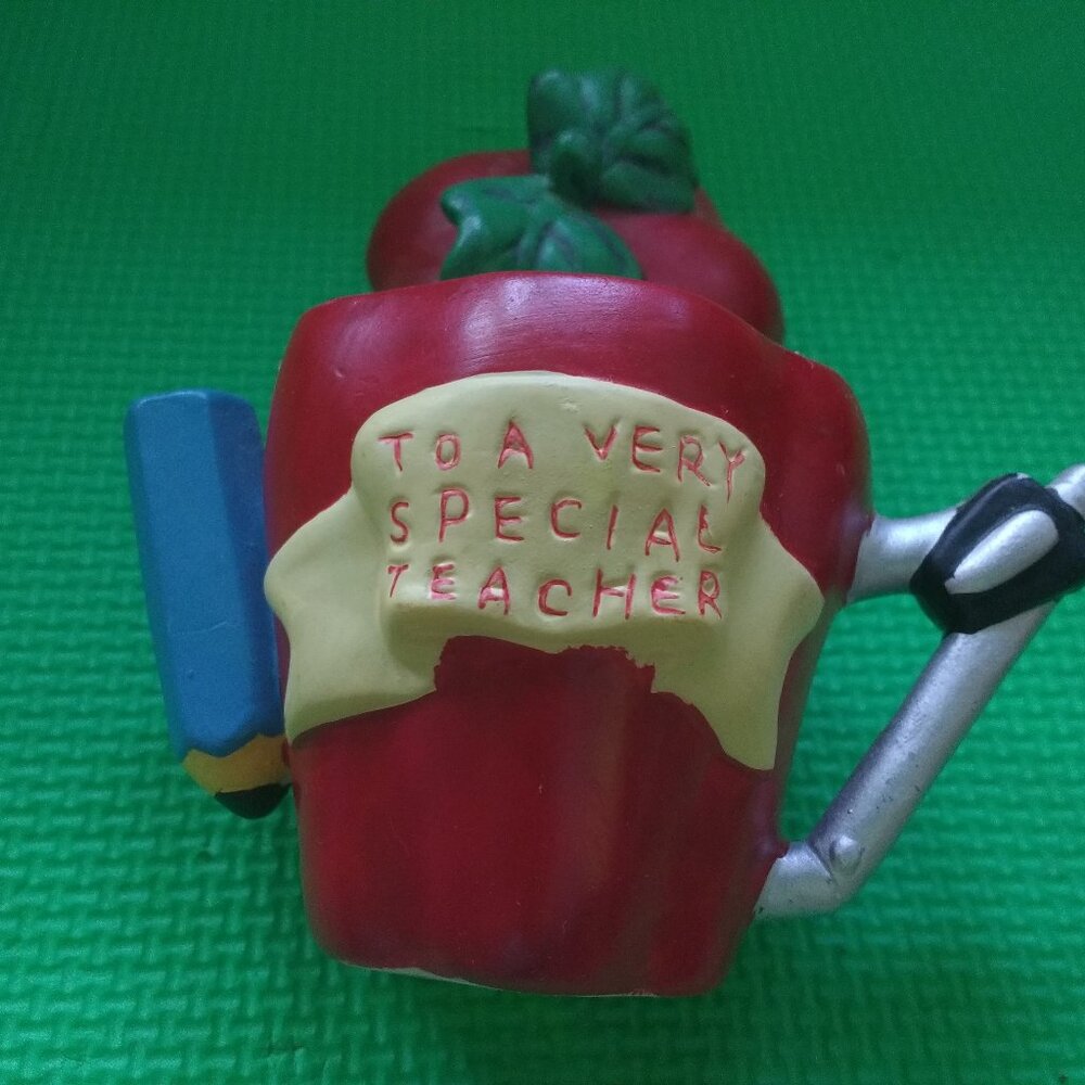 Apple gift pencil holder